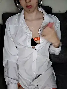 Snapshot of AnnieSparkle chatting on September 2025 12:21:01 AM AnnieSparkle online show from September 2025 12:21:01 AM