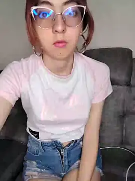 Snapshot of AnnieSparkle chatting on September 2025 12:11:01 AM AnnieSparkle online show from September 2025 12:11:01 AM