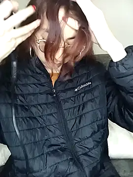 Snapshot of AnnieSparkle chatting on September 2025 12:23:01 AM AnnieSparkle online show from September 2025 12:23:01 AM