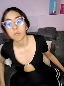 Snapshot of AnnieSparkle chatting on October 2025 12:44:02 AM AnnieSparkle online show from October 2025 12:44:02 AM