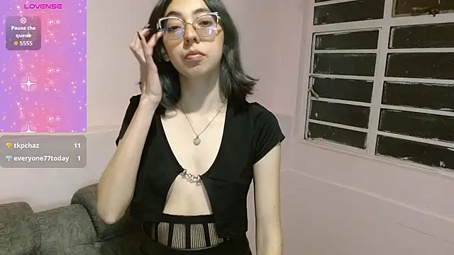 Snapshot of AnnieSparkle chatting on November 2025 11:37:02 PM AnnieSparkle online show from November 2025 11:37:02 PM