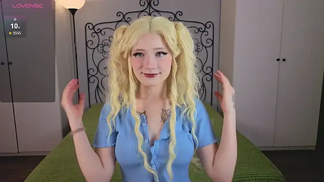 Snapshot of oliviafairy1 chatting on September 2025 03:24:01 PM oliviafairy1 online show from September 2025 03:24:01 PM