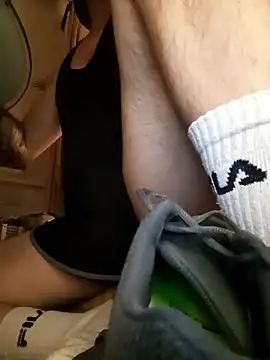 Snapshot of branletteur chatting on November 2025 05:45:02 PM branletteur online show from November 2025 05:45:02 PM