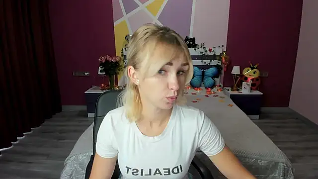 MeryMidnight online show from October 2025 06:01:02 AM