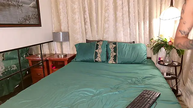 PrettyStranger online show from September 2025 10:47:01 AM