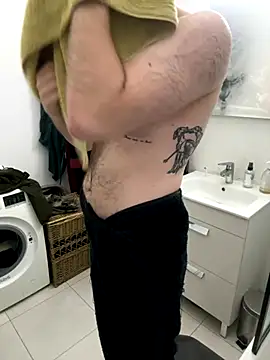 Snapshot of TomieSoichi chatting on October 2025 05:03:02 AM TomieSoichi online show from October 2025 05:03:02 AM