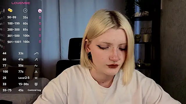 Snapshot of EchoBloom chatting on September 2025 10:52:01 AM EchoBloom online show from September 2025 10:52:01 AM