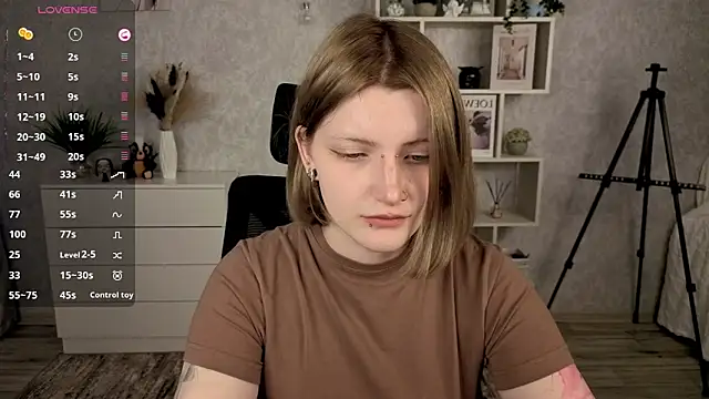 Snapshot of EchoBloom chatting on October 2025 10:23:02 AM EchoBloom online show from October 2025 10:23:02 AM