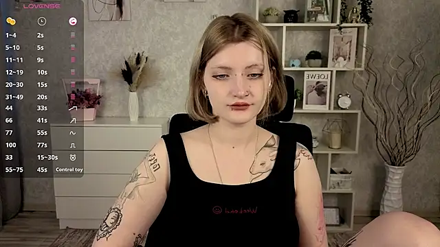 Snapshot of EchoBloom chatting on October 2025 10:36:01 AM EchoBloom online show from October 2025 10:36:01 AM