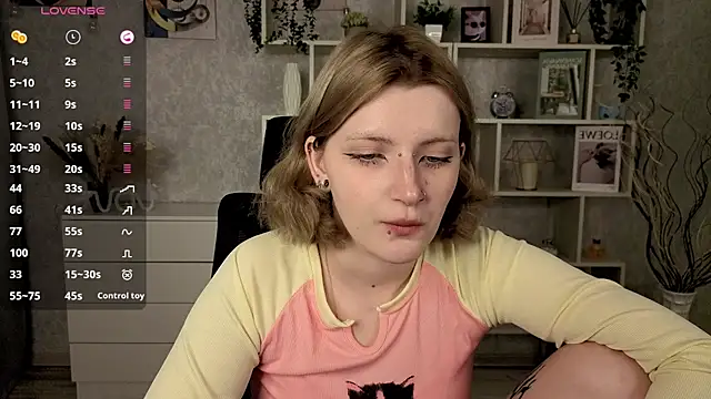 Snapshot of EchoBloom chatting on October 2025 11:55:01 AM EchoBloom online show from October 2025 11:55:01 AM