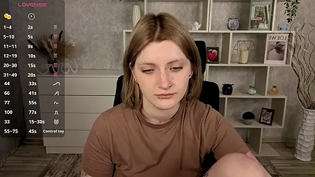 Snapshot of EchoBloom chatting on October 2025 10:15:01 AM EchoBloom online show from October 2025 10:15:01 AM