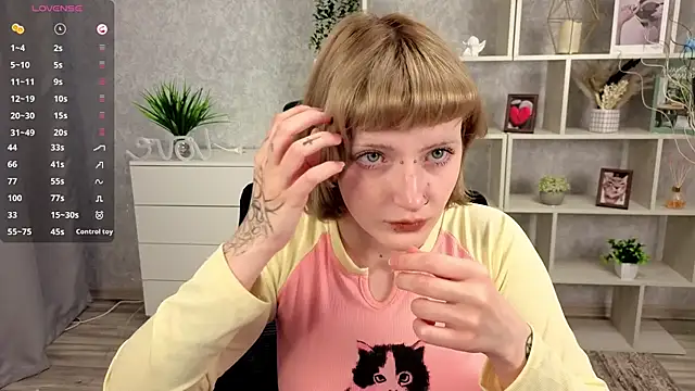 Snapshot of EchoBloom chatting on October 2025 10:26:01 AM EchoBloom online show from October 2025 10:26:01 AM