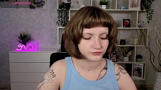 Snapshot of EchoBloom chatting on October 2025 10:54:02 AM EchoBloom online show from October 2025 10:54:02 AM