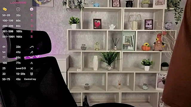 Snapshot of EchoBloom chatting on November 2025 11:01:02 AM EchoBloom online show from November 2025 11:01:02 AM