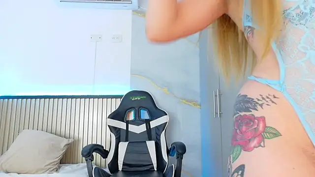 Sammy Lovee online show from October 2025 07:44:02 PM