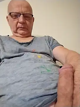 Snapshot of Zeigegeilehure chatting on December 2025 06:51:01 AM Zeigegeilehure online show from December 2025 06:51:01 AM