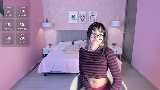 Snapshot of ela_petit chatting on October 2025 12:58:01 PM ela petit online show from October 2025 12:58:01 PM