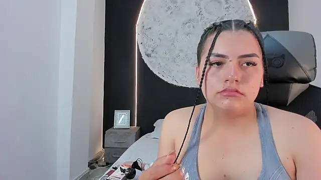 ScarletMoon1  online show from October 2025 08:31:01 PM