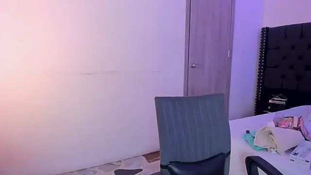 ScarletMoon1  online show from October 2025 08:33:02 PM