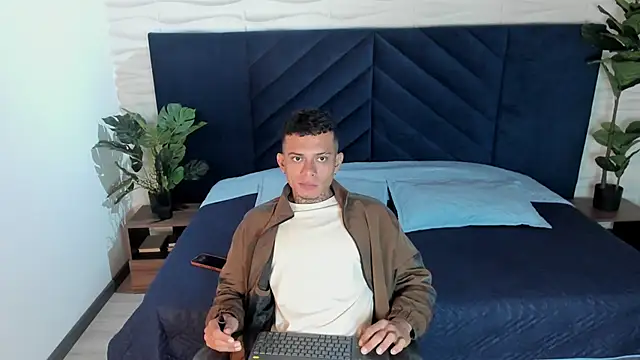 Snapshot of MrJustin_ chatting on September 2025 08:19:01 PM MrJustin online show from September 2025 08:19:01 PM