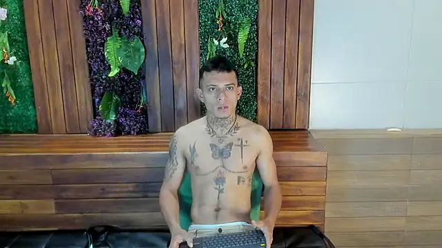 Snapshot of MrJustin_ chatting on September 2025 08:20:02 PM MrJustin online show from September 2025 08:20:02 PM