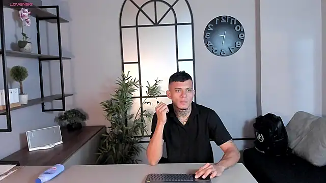 MrJustin  online show from October 2025 08:17:02 PM