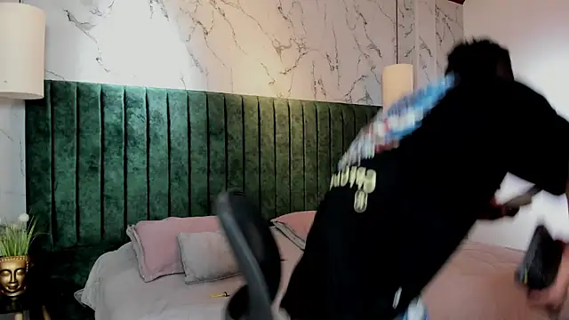 MrJustin  online show from October 2025 08:22:01 PM