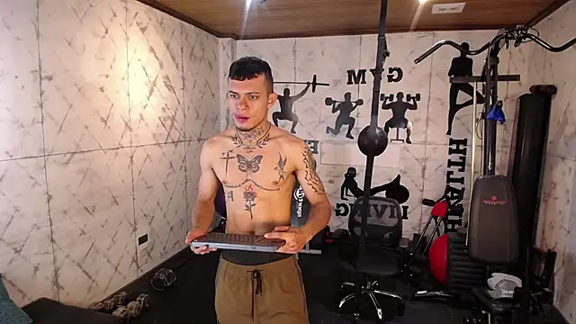 MrJustin  online show from October 2025 07:47:01 PM