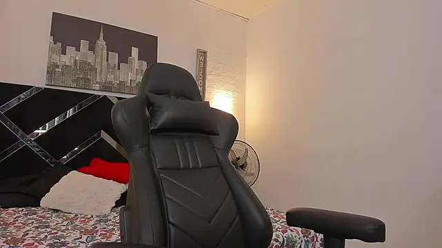 iamCharlotte19 online show from October 2025 07:20:02 PM