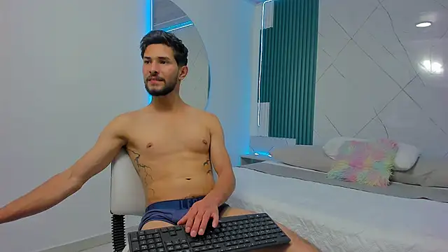 Aronn King online show from September 2025 01:17:02 AM
