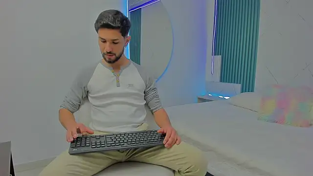 Aronn King online show from September 2025 12:34:01 AM