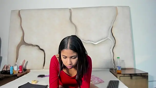 Snapshot of Amaia_Sophia chatting on December 2025 07:18:01 PM Amaia Sophia online show from December 2025 07:18:01 PM