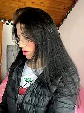 Mia salinass online show from October 2025 10:18:02 PM