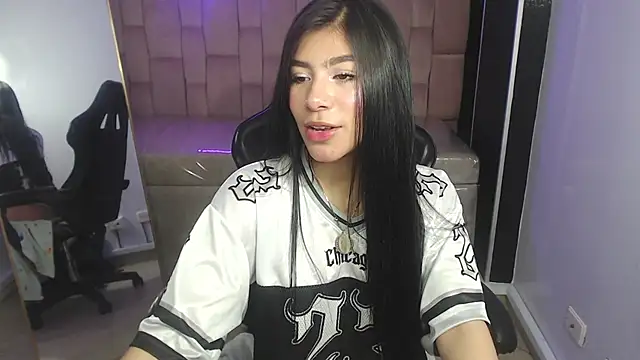 Melanny b  online show from September 2025 07:57:02 PM