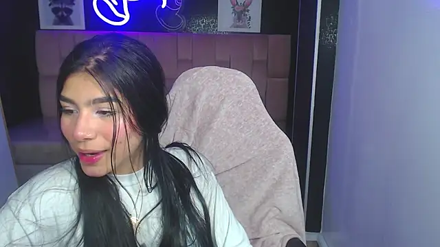 Melanny b  online show from September 2025 08:20:02 PM