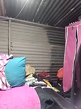 Snapshot of HappygalTheQueen chatting on October 2025 07:47:02 PM HappygalTheQueen online show from October 2025 07:47:02 PM