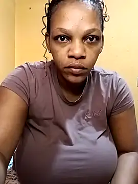 Snapshot of HappygalTheQueen chatting on November 2025 10:48:01 AM HappygalTheQueen online show from November 2025 10:48:01 AM