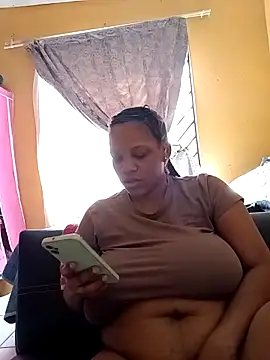 Snapshot of HappygalTheQueen chatting on November 2025 12:15:02 PM HappygalTheQueen online show from November 2025 12:15:02 PM