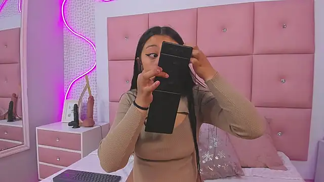 DaisySnugs1 online show from November 2025 12:16:01 PM