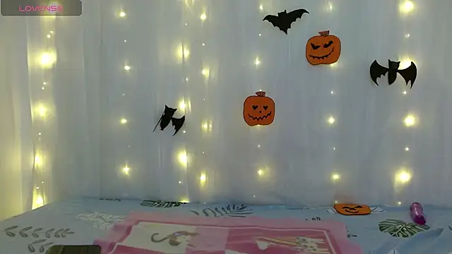 NoraParkeer online show from October 2025 07:01:01 PM