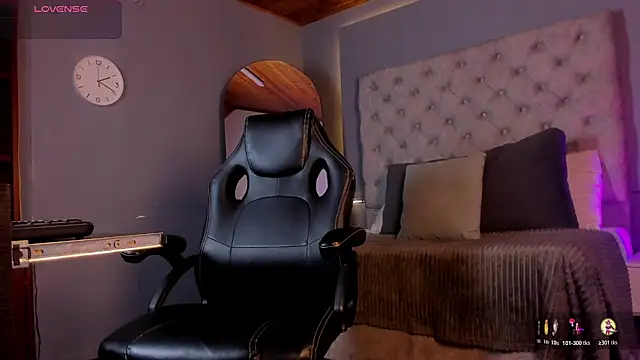 CarolaynStone online show from October 2025 05:09:02 PM