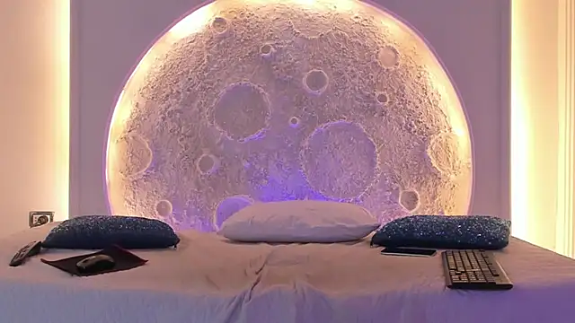  Noah19 online show from September 2025 08:57:01 PM