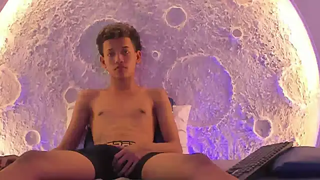  Noah19 online show from October 2025 08:06:02 PM