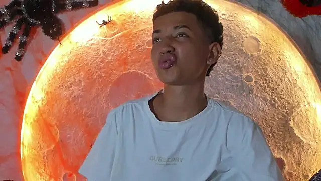  Noah19 online show from October 2025 06:41:02 PM