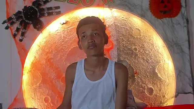  Noah19 online show from October 2025 06:59:01 PM