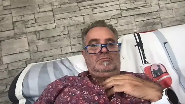 Snapshot of htreshot73 chatting on October 2025 02:04:02 PM htreshot73 online show from October 2025 02:04:02 PM