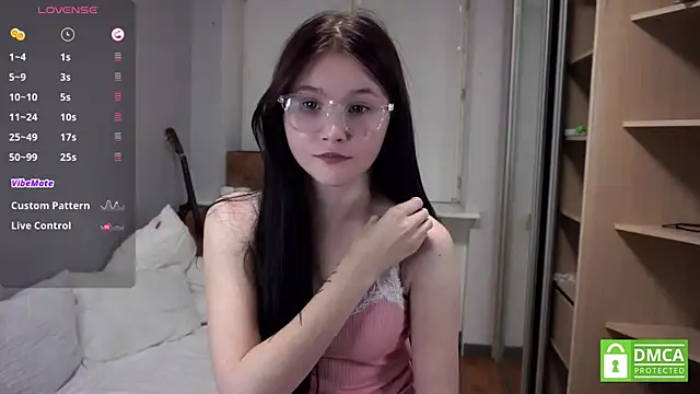 DelphaDivenere online show from September 2025 05:06:01 PM