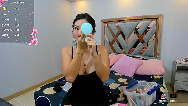 LunaJohansson online show from October 2025 12:13:02 PM