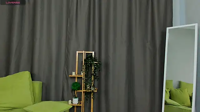 MelissiaClow online show from September 2025 09:25:02 AM