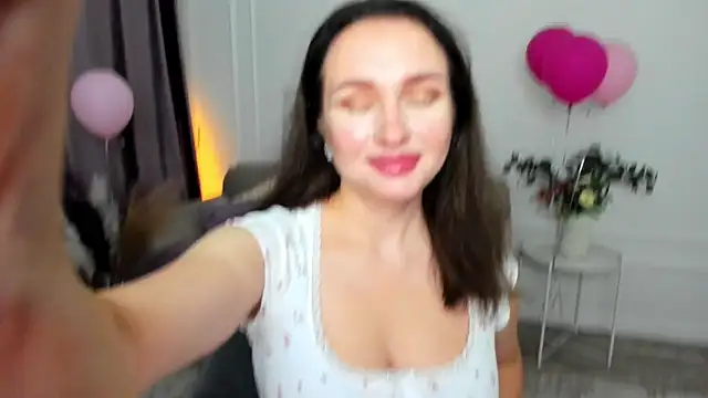 GlassOfLove online show from September 2025 07:35:01 PM